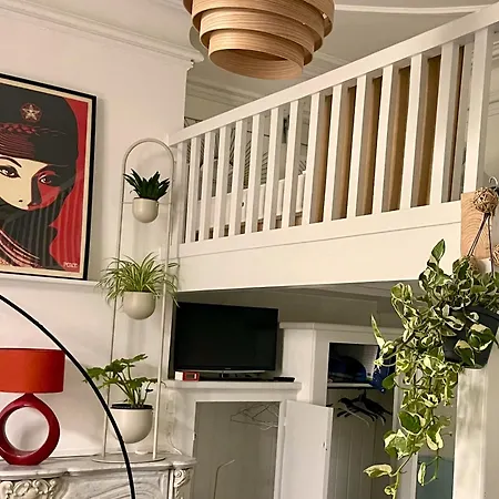 Grand Avec Mezzanine Et Terrasse *